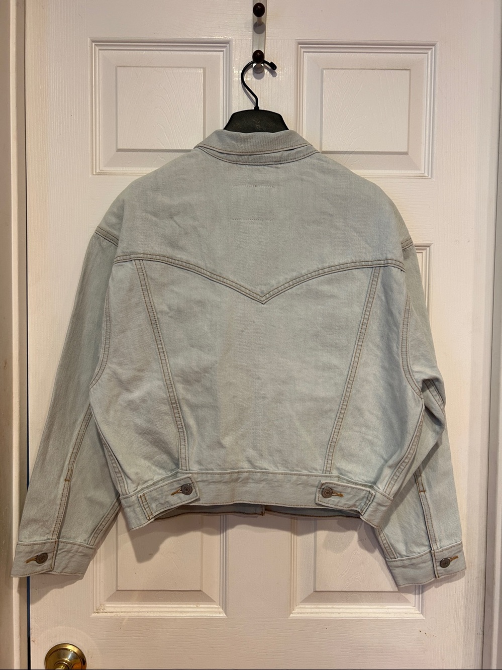 Levi's Light Wash Women's Denim Jacket - Picture 3 of 3